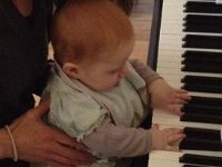 sasha pianiste  at the piano